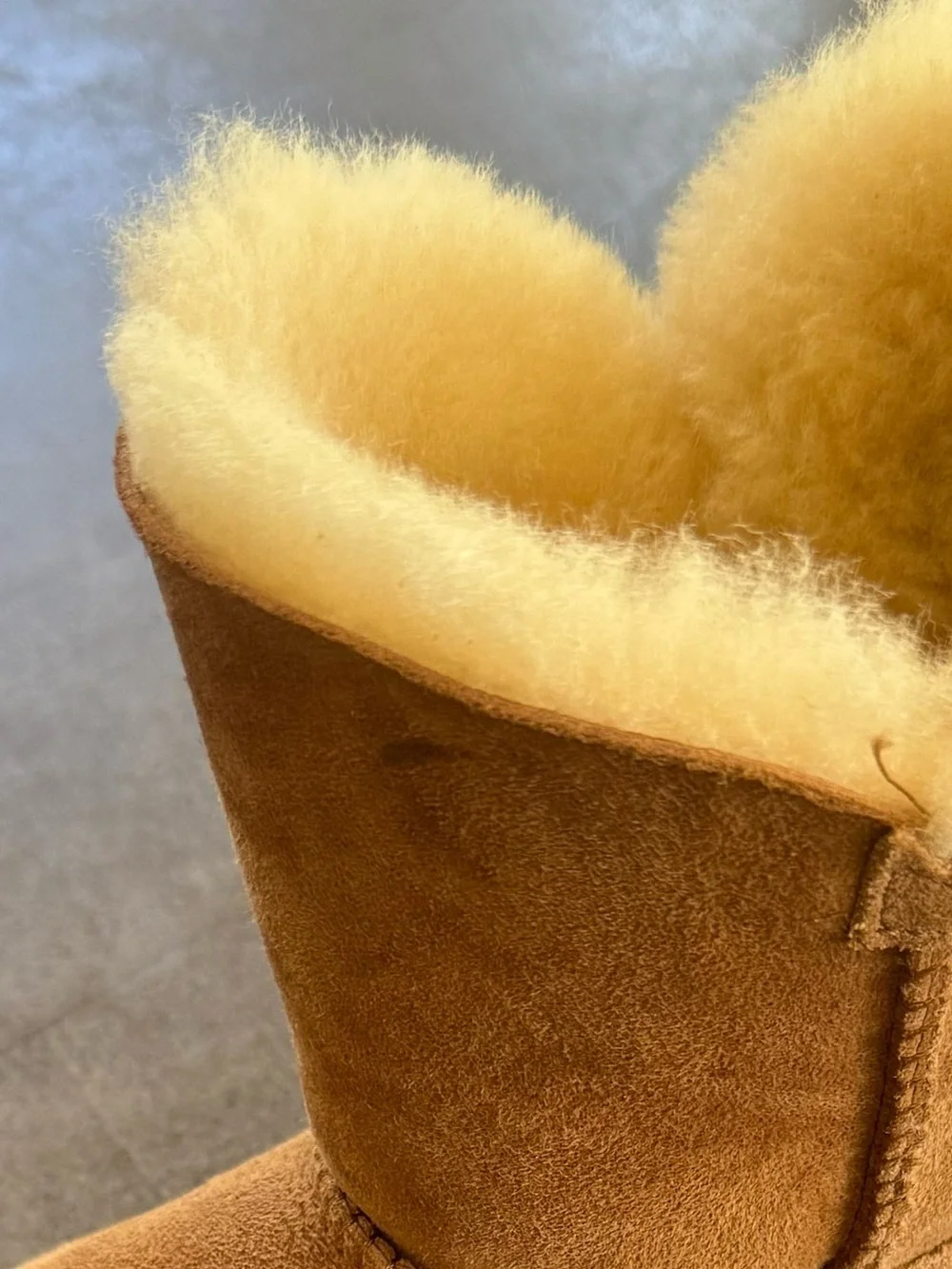 Kids Ugg boots Bailey button in chestnut brand new, never worn